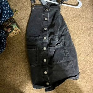 It's a jumper dressand it's black